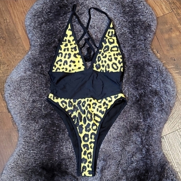 New Yellow Leopard Open Back One piece Swimsuit Size S - Picture 5 of 6